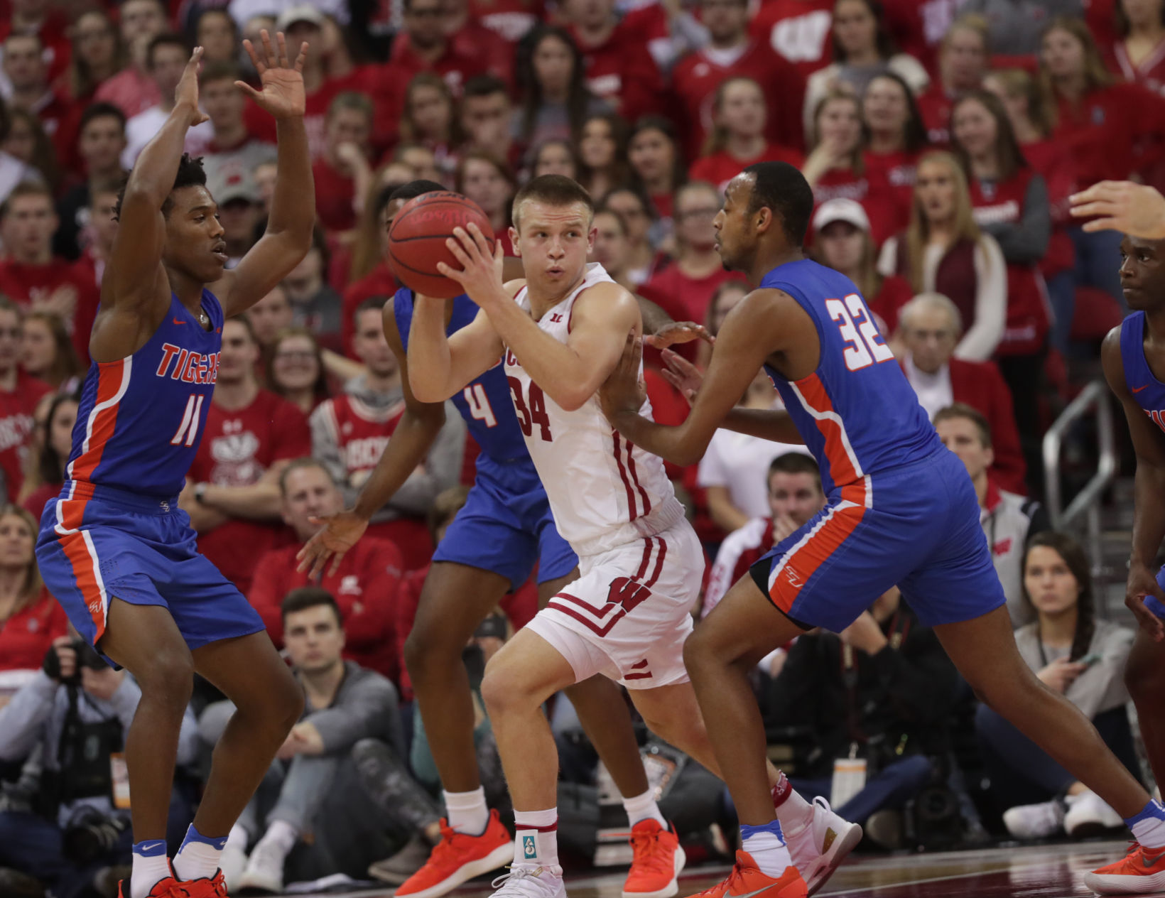Badgers 101, Tigers 60